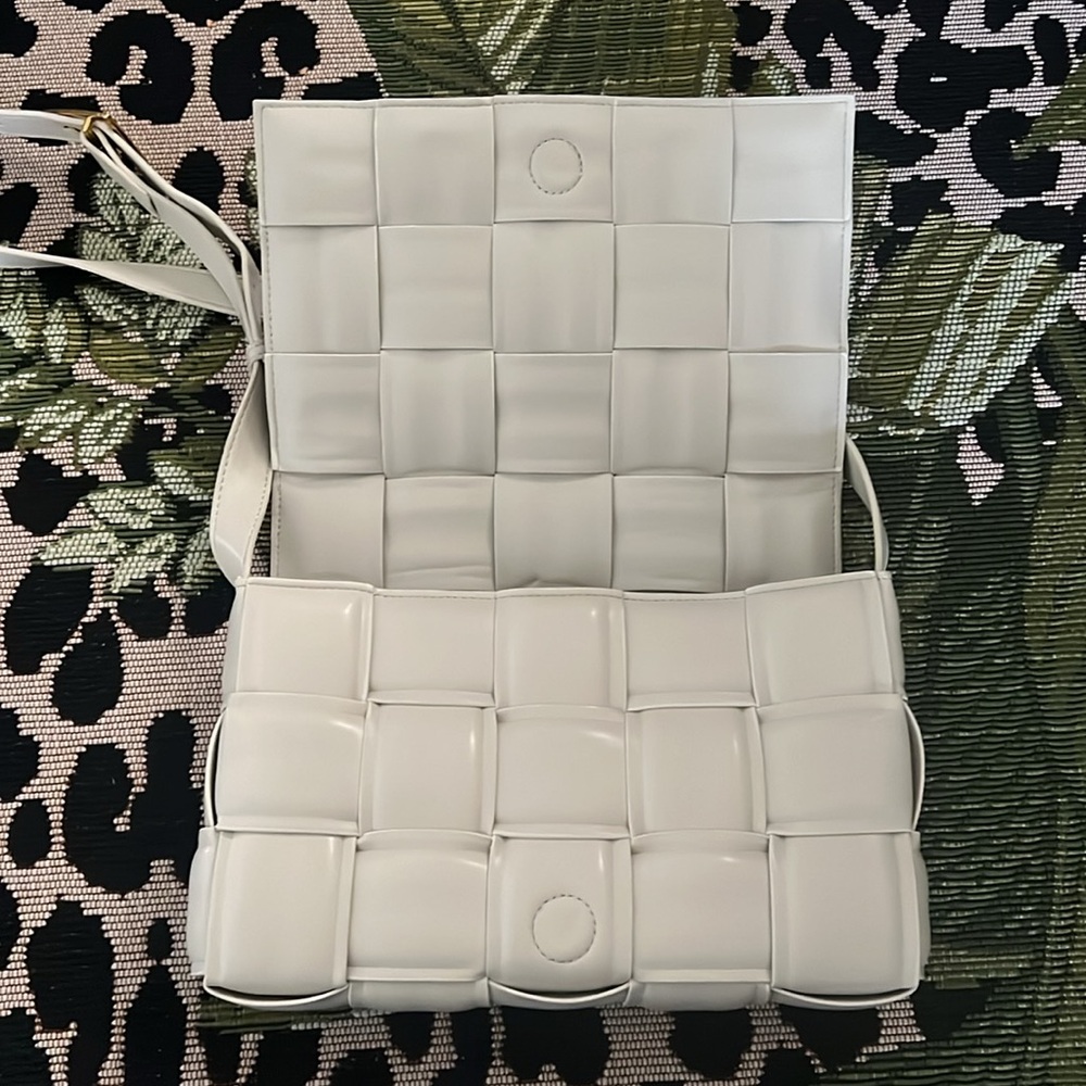 Woven Crossbody Handbag - Picture 6 of 8